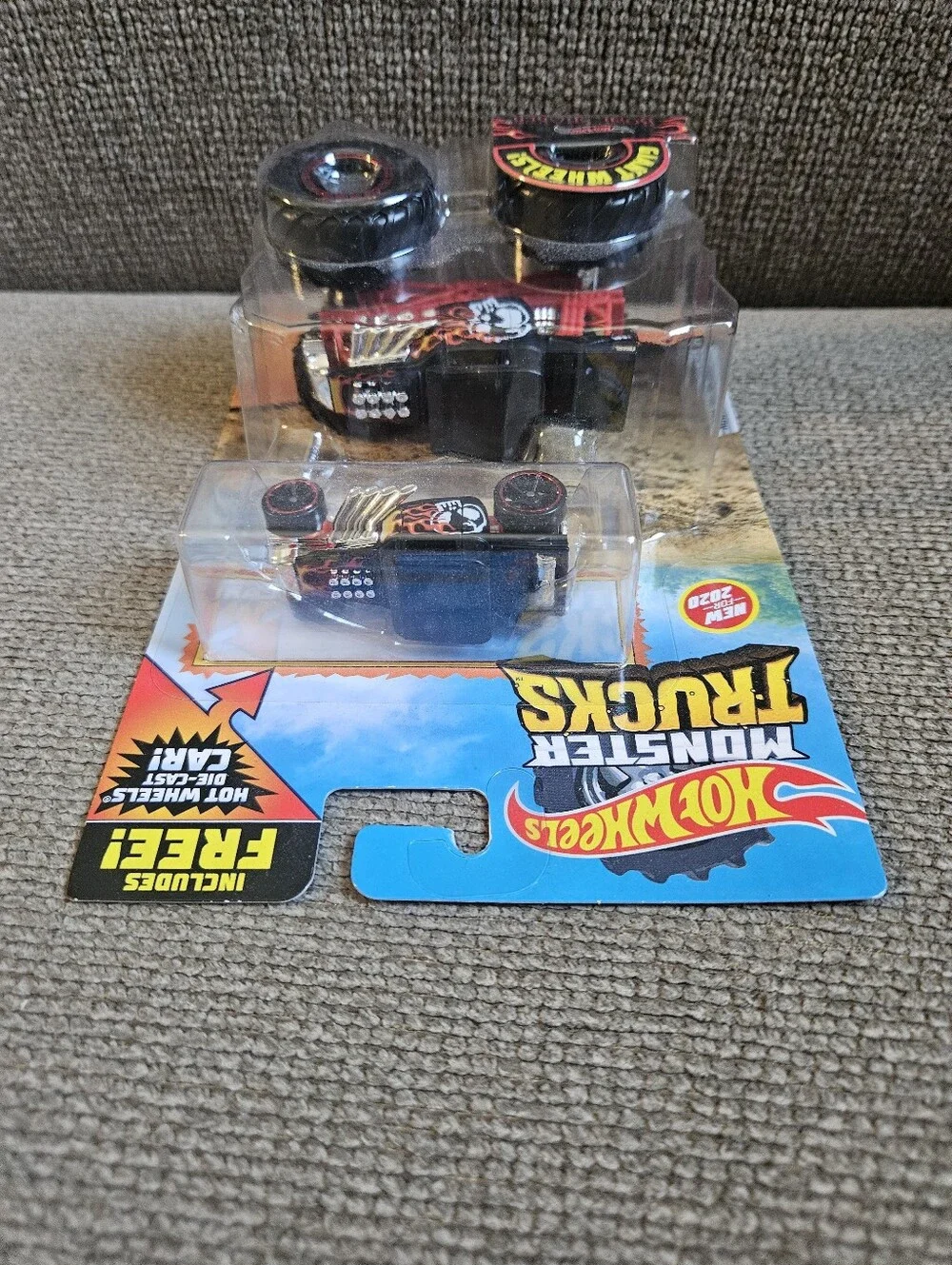 NEW Hot Wheels Monster Trucks Bone Shaker & Diecast Car